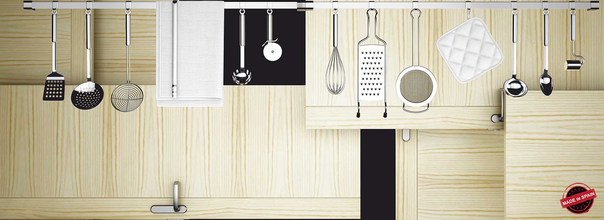 Escenario puerta Premier Assimmetrica de madera con pantografiado